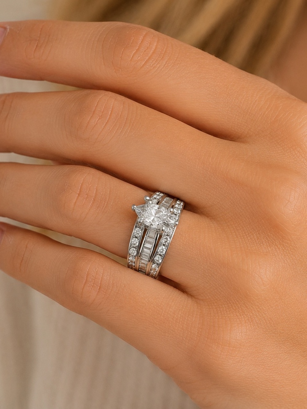 ⭐️🆕 Elegant Silver Ring with Clear Stones
